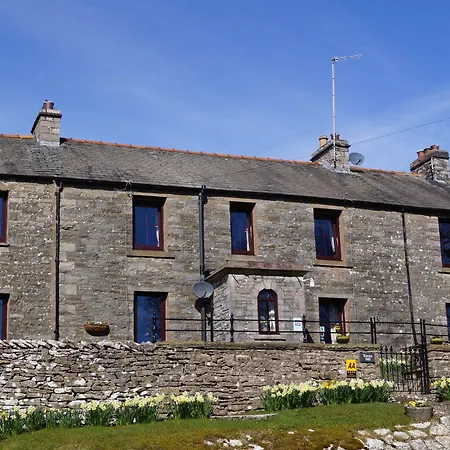 Tranna Hill Bed & Breakfast 4*